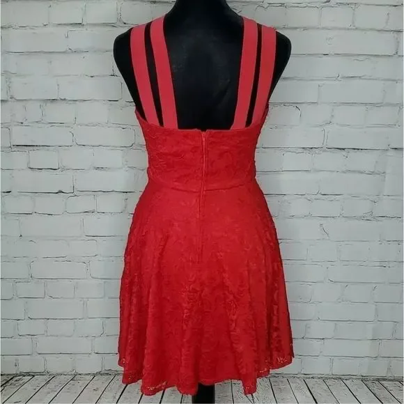 B Darlin Junior's Red Lace Fitted Dress Size 1/2 - Picture 4 of 8